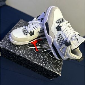 Air Jordan 4 Retro 'Military Black'